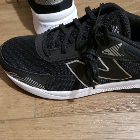New Balance BOYS Black and White Athletic Shoes - Picture 8 of 10